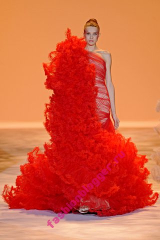 Красное платье 2011