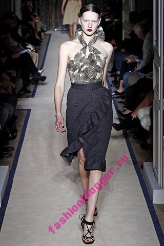 Модная одежда весна 2011 от Yves Saint Laurent