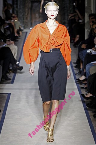 Модная одежда весна 2011 от Yves Saint Laurent