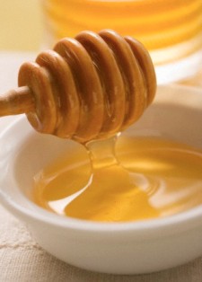 Как влияет мед на волосы?