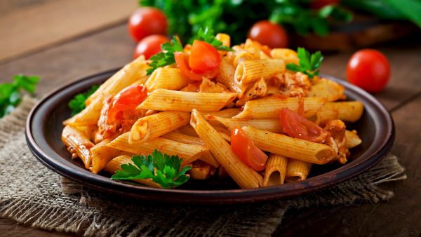 Рецепты для мультиварки: спагетти с помидорами и куриным филе