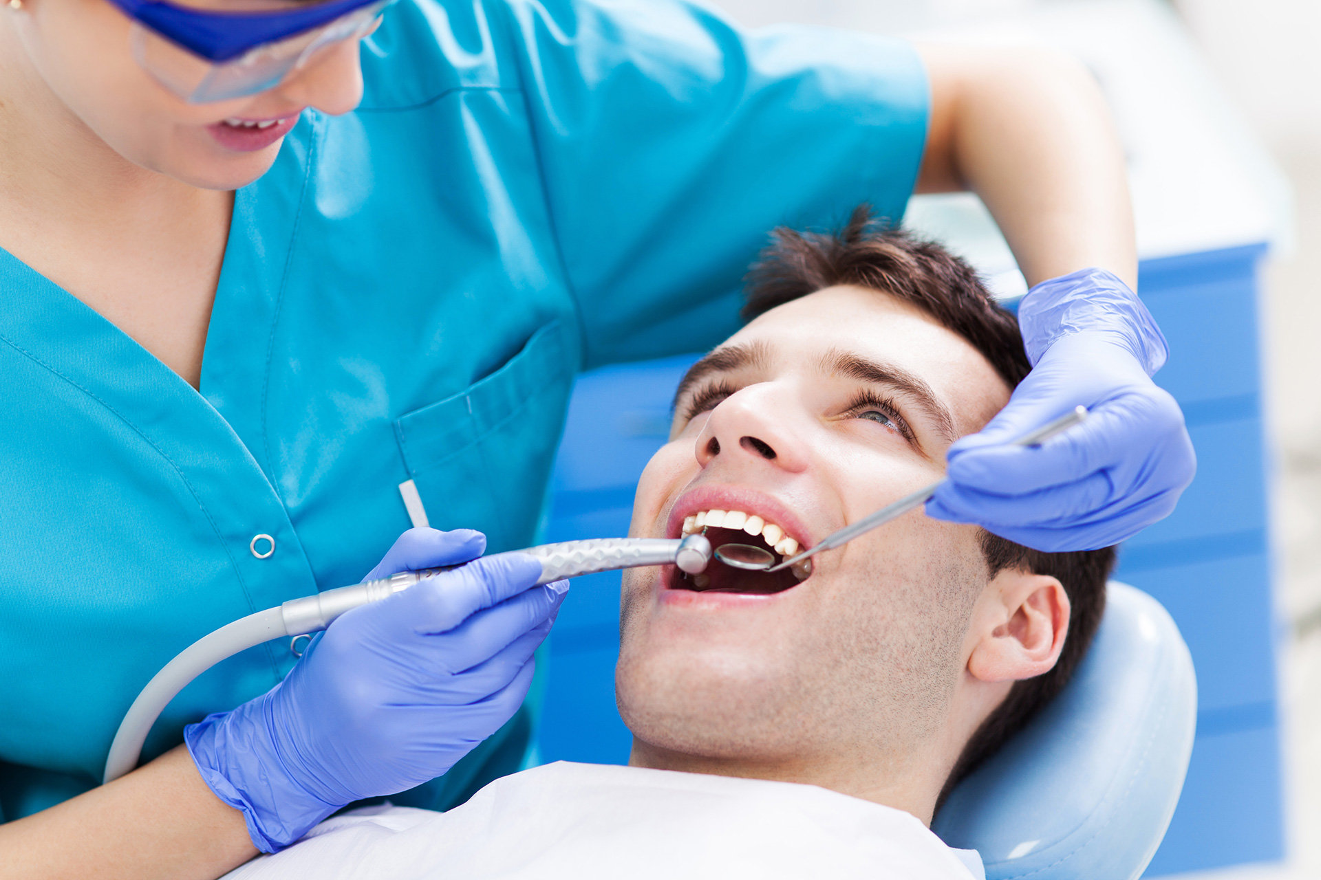 Что входит в профессиональное лечение зубов?