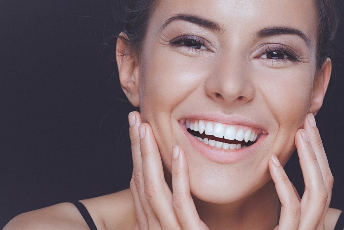 "Секрет белоснежной улыбки: все, что нужно знать об отбеливании зубов".