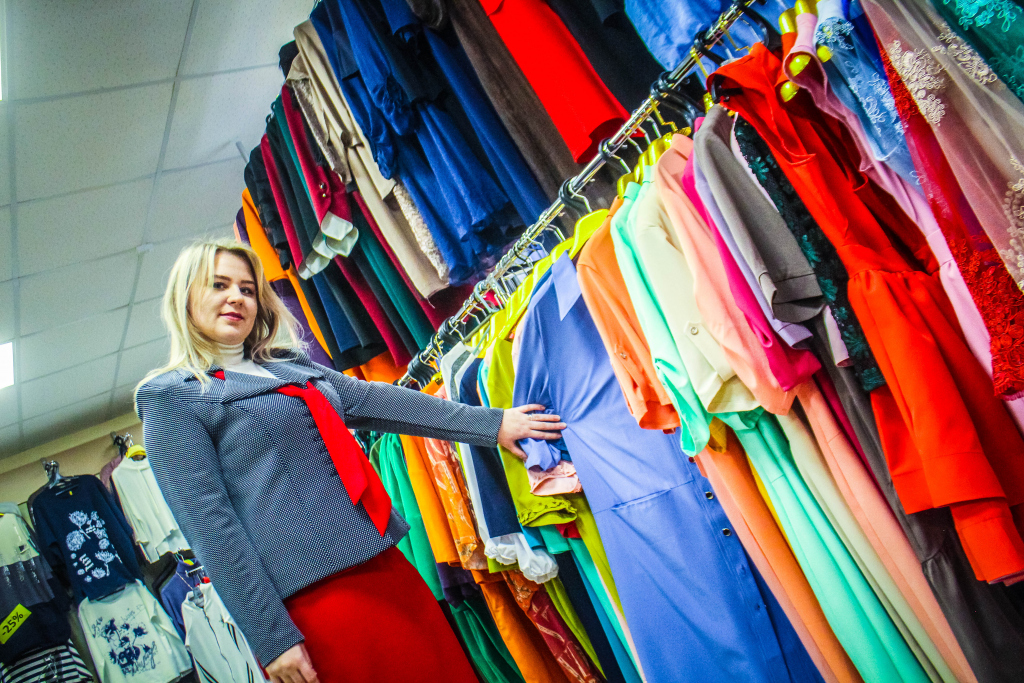 Выгодные покупки: польза и преимущества при покупке одежды оптом