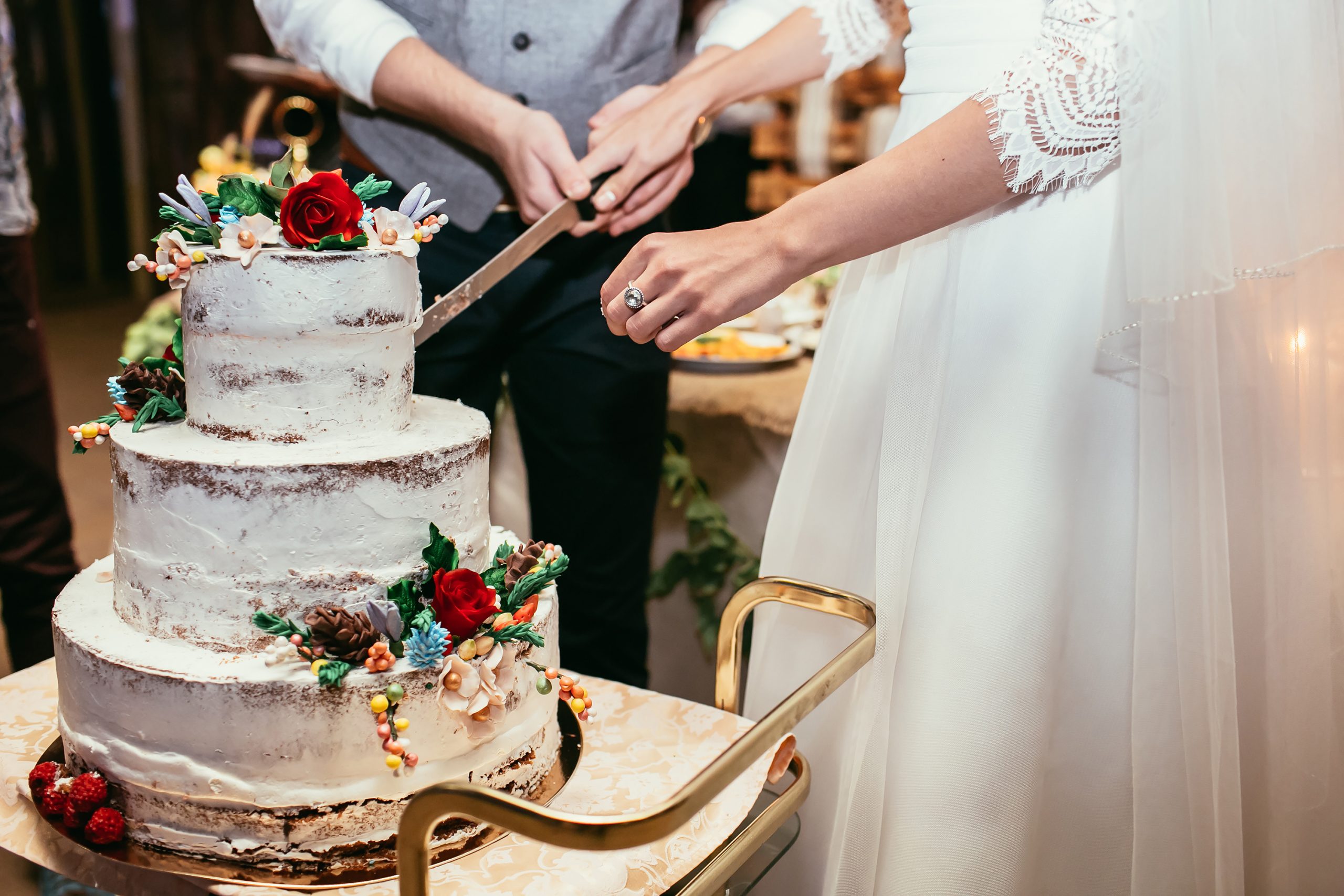 Как выбрать свадебный торт: полное руководство для молодоженов