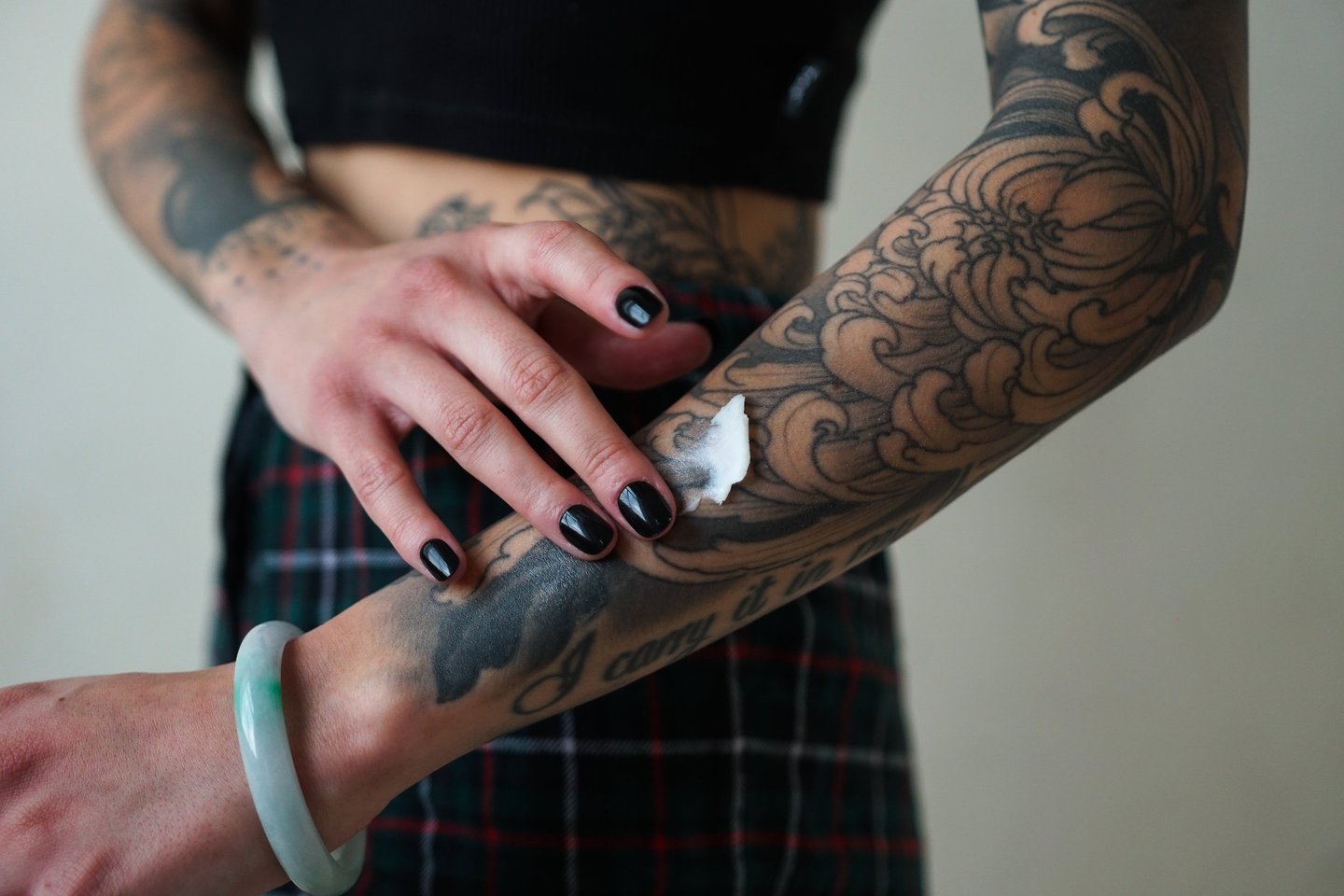Мазь для заживления татуировки: надежный способ сохранить красоту и здоровье