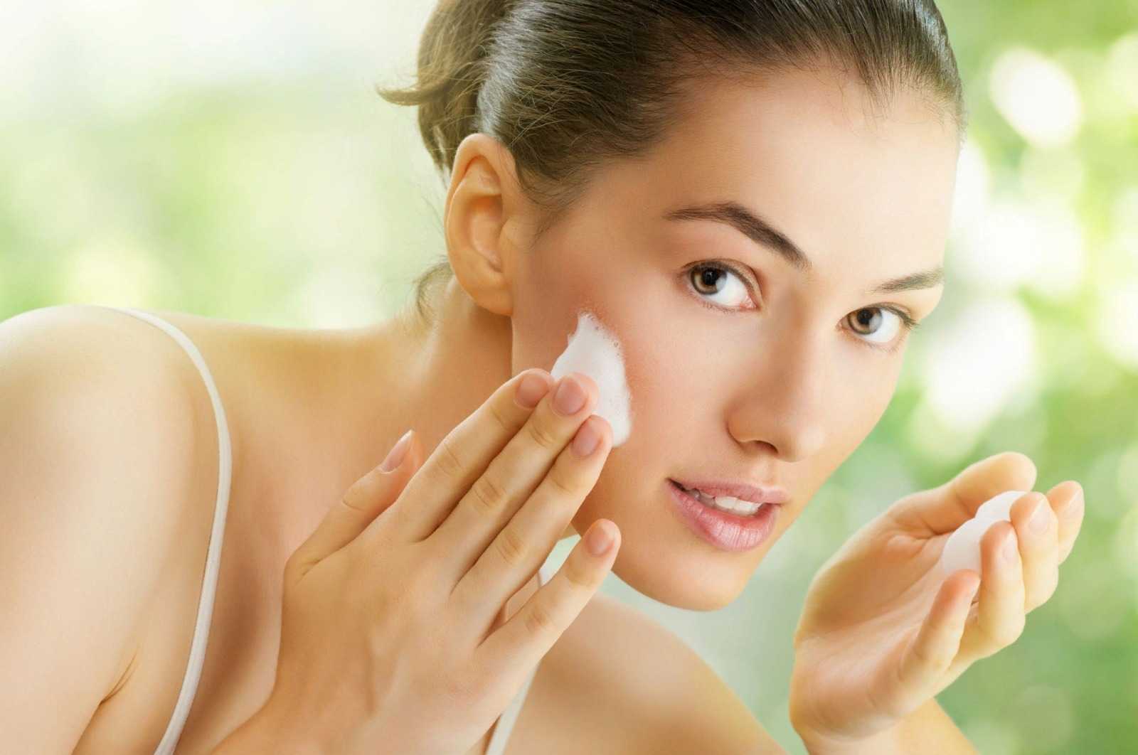 Косметика для ухода за жирной кожей лица: секреты здоровой и красивой кожи