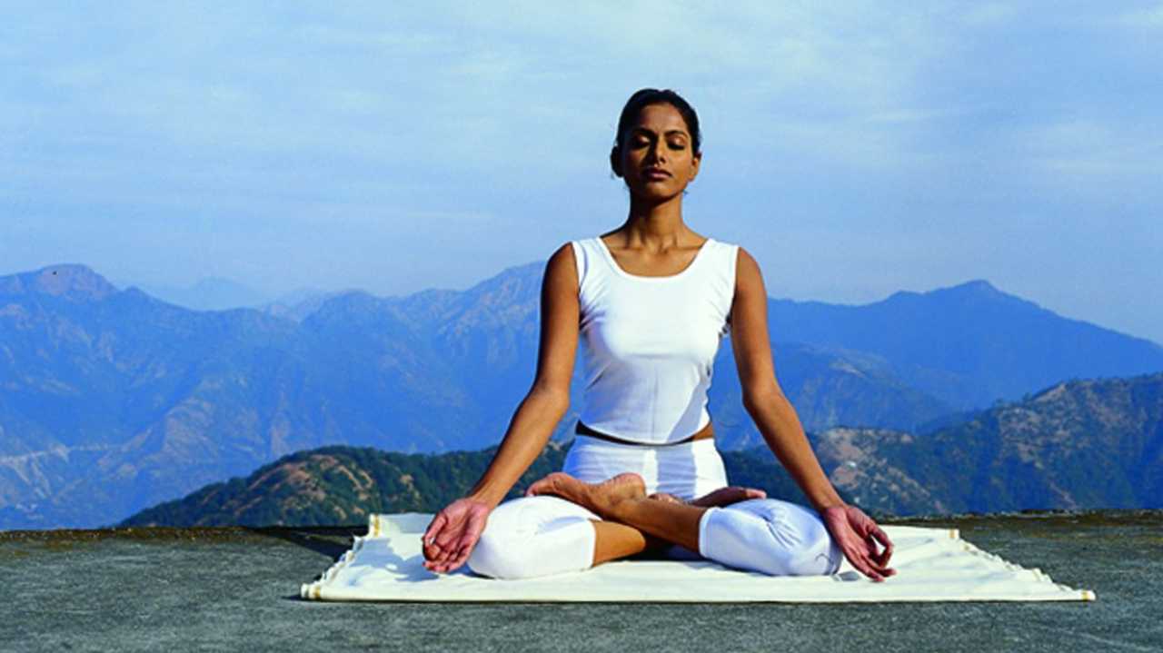 Усиление осознанности с помощью медитации в йоге